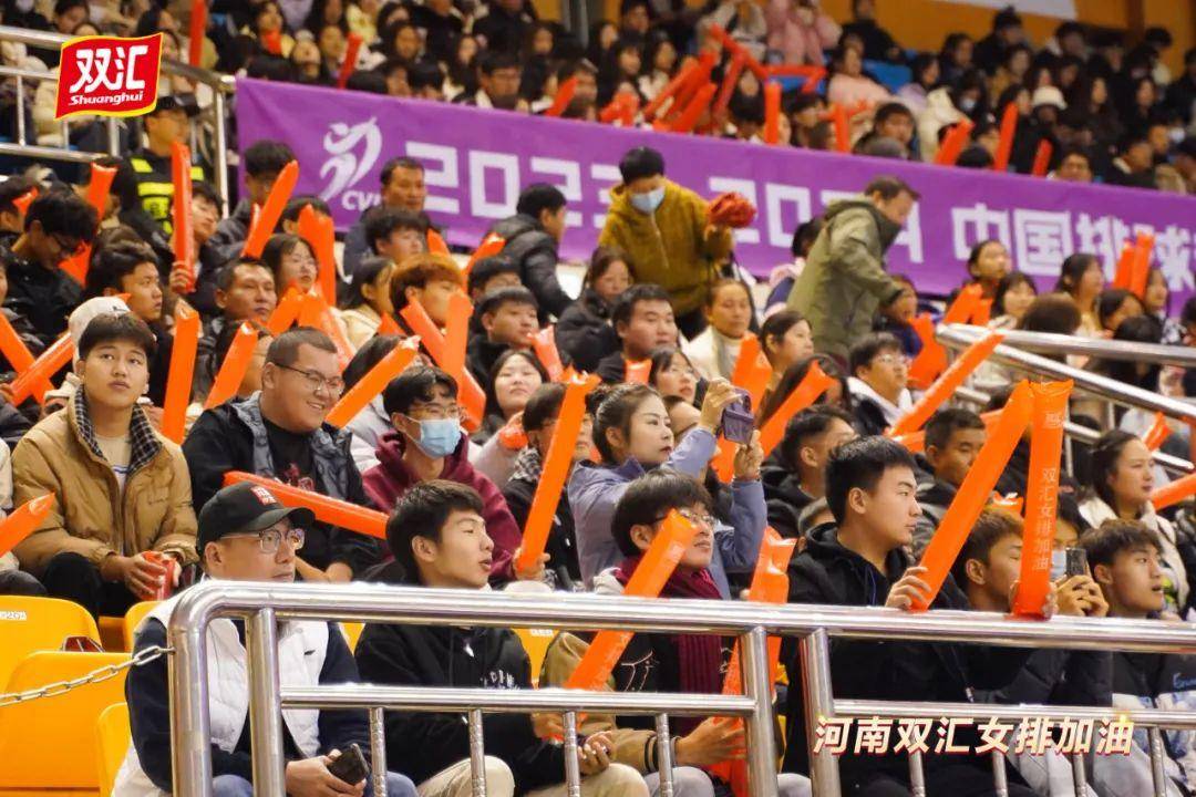 包含Scout在独行侠比赛中比赛局势复杂，持续失利引发热议！观众掌声雷动的词条