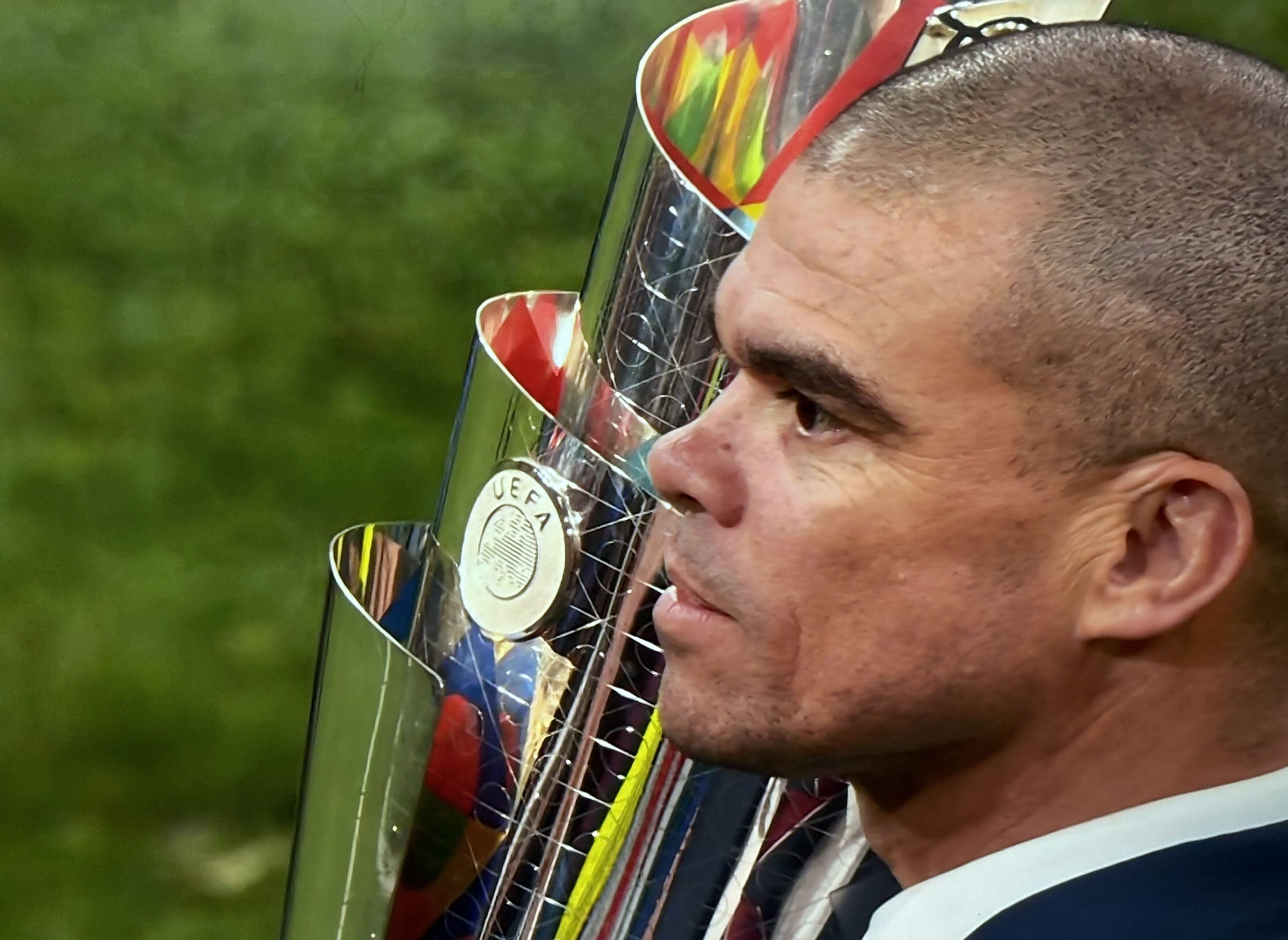 包含今晚葡萄牙体育调整名单以备葡超，伤情更新环节打磨，球迷炸锅，阵容厚度经受考验的词条