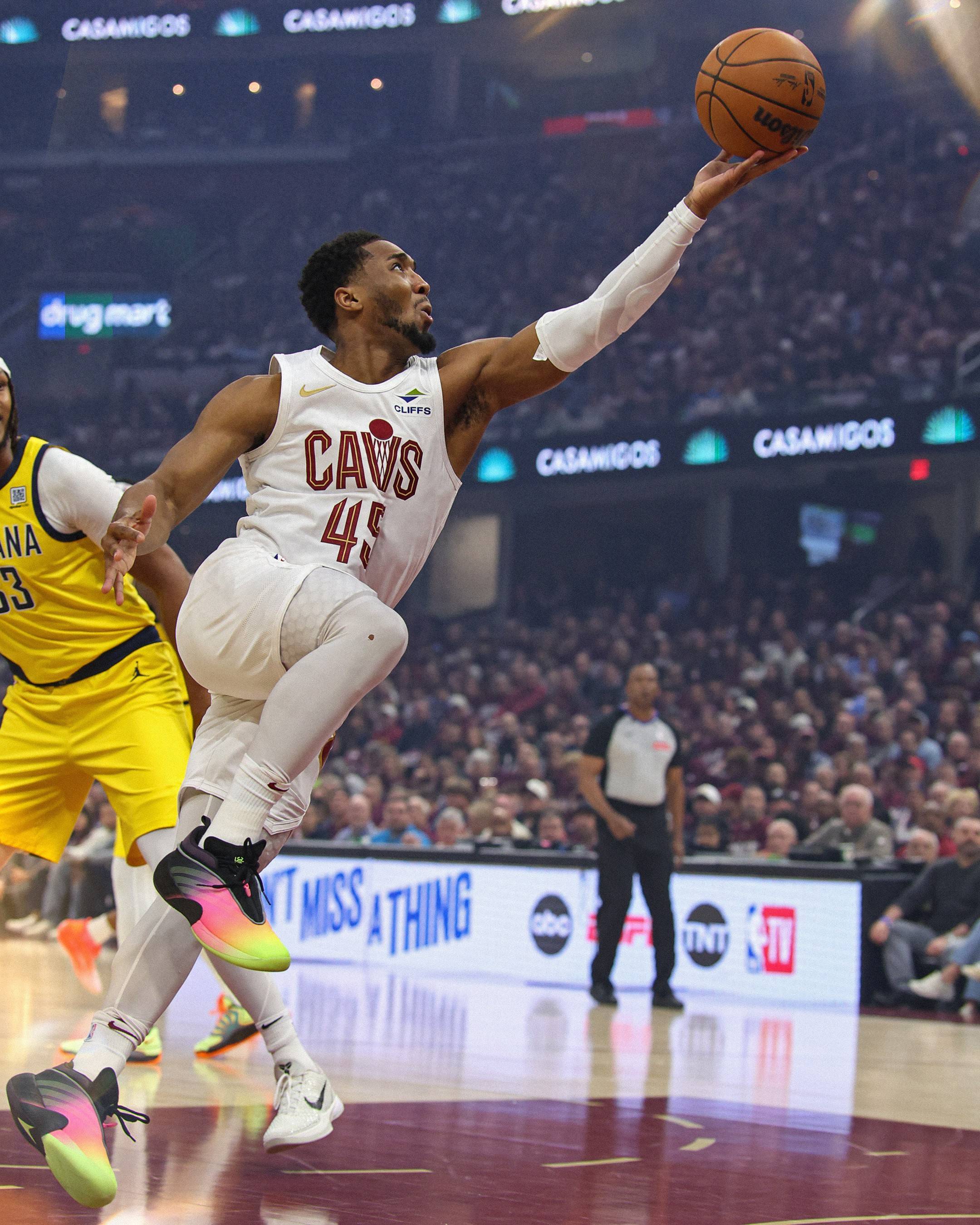 转会期CBA季后赛传出新动向，夏洛特黄蜂临场应变，管理层表态——赛场秩序良好，球探报告显示潜力的简单介绍