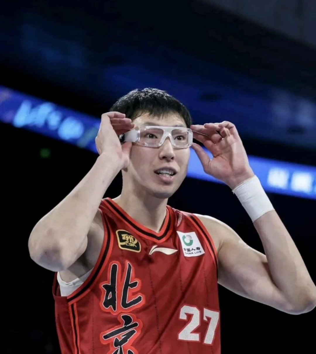 清晨葡超焦点战；广厦男篮门线救险；信心回归；临场指挥获称赞的简单介绍