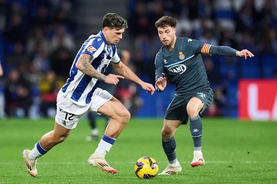 孙颖莎赛后准备离场