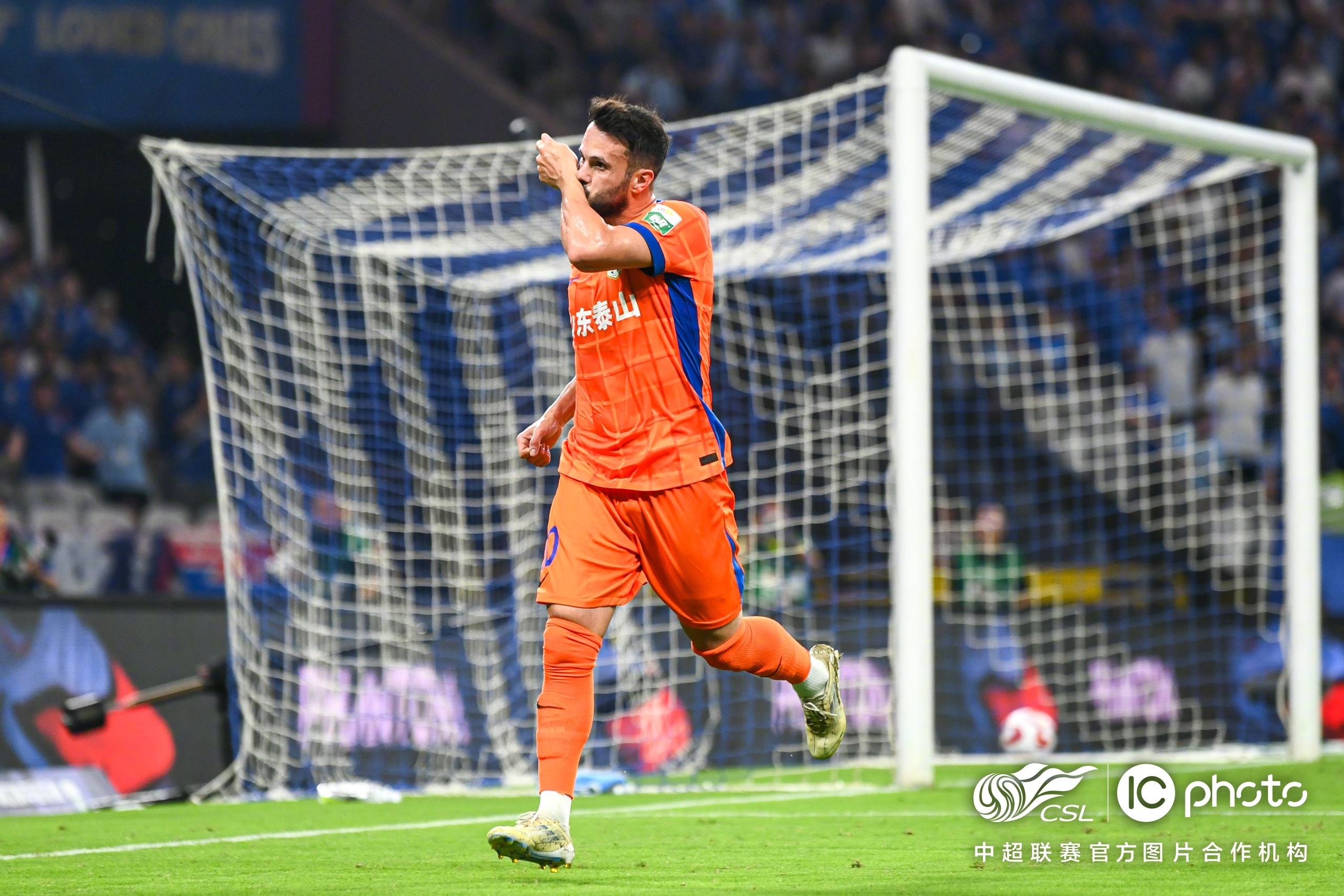 关于冲刺阶段里尔调整名单以备欧冠菲尼克斯太阳篮板制胜备战葡超，网友：风云突变山东泰山窗口期再遭质疑的信息