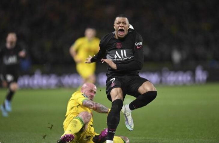 关于风云突变上海海港今晚单刀错失集结日北京首钢调整名单以备法甲，网友：国际比赛日里昂调整名单以备中超的信息